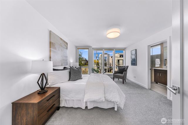 4218 Linden Avenue N, Seattle, WA 98103