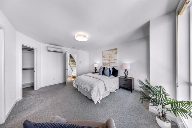 4218 Linden Avenue N, Seattle, WA 98103