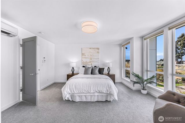 4218 Linden Avenue N, Seattle, WA 98103