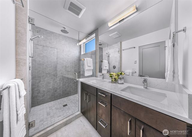 4218 Linden Avenue N, Seattle, WA 98103