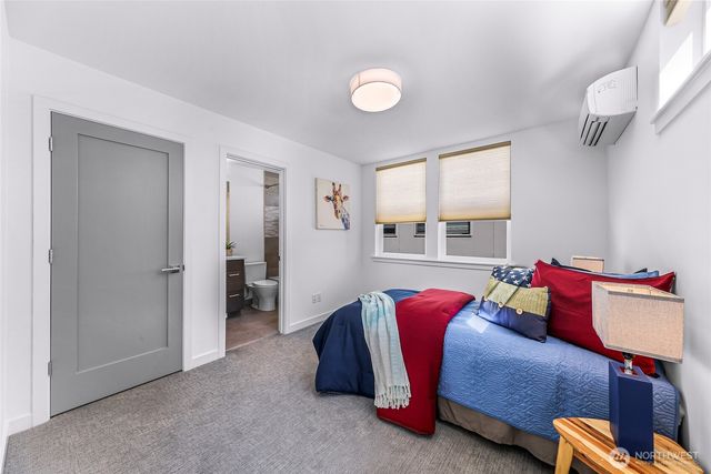 4218 Linden Avenue N, Seattle, WA 98103