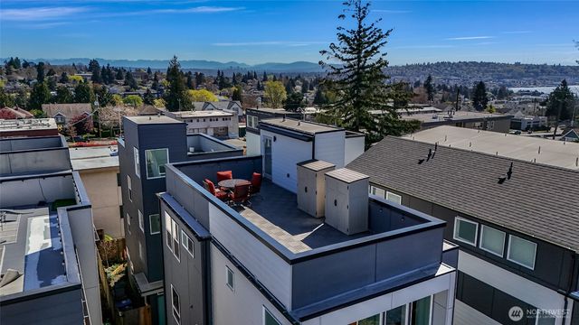 4218 Linden Avenue N, Seattle, WA 98103