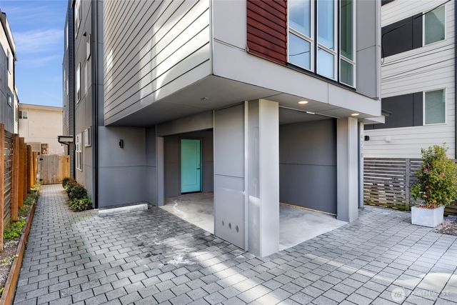 4218 Linden Avenue N, Seattle, WA 98103