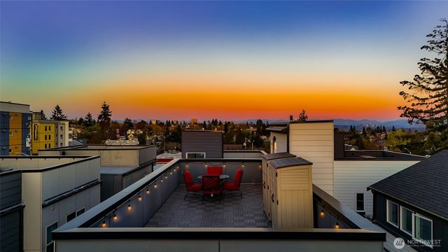 4218 Linden Avenue N, Seattle, WA 98103