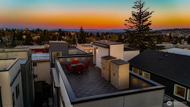 4218 Linden Avenue N, Seattle, WA 98103