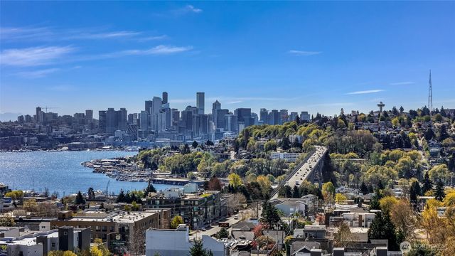 4218 Linden Avenue N, Seattle, WA 98103