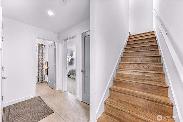 4218 Linden Avenue N, Seattle, WA 98103