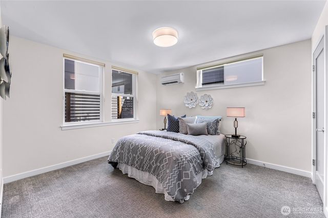 4218 Linden Avenue N, Seattle, WA 98103