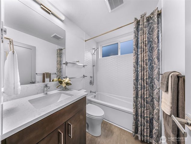 4218 Linden Avenue N, Seattle, WA 98103