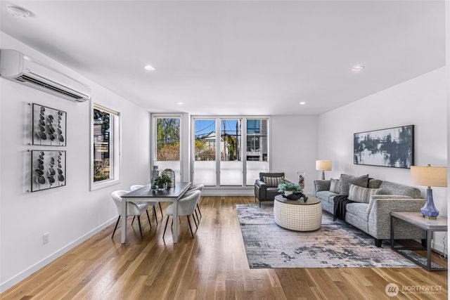 4218 Linden Avenue N, Seattle, WA 98103