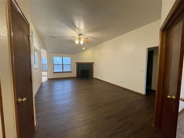 621 Gyrfalcon Drive, Norman, OK 73072