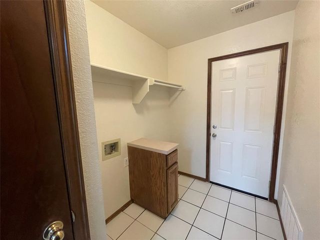 621 Gyrfalcon Drive, Norman, OK 73072