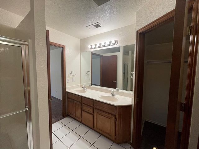 621 Gyrfalcon Drive, Norman, OK 73072