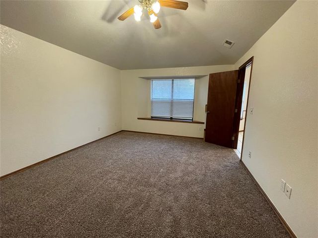 621 Gyrfalcon Drive, Norman, OK 73072