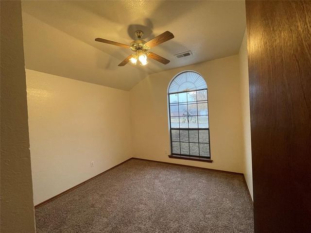 621 Gyrfalcon Drive, Norman, OK 73072