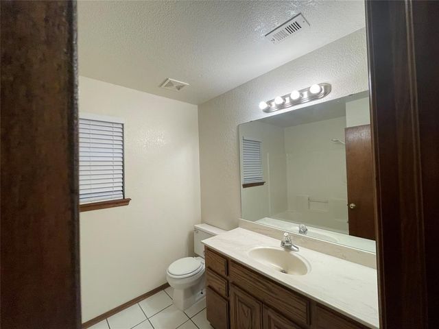 621 Gyrfalcon Drive, Norman, OK 73072