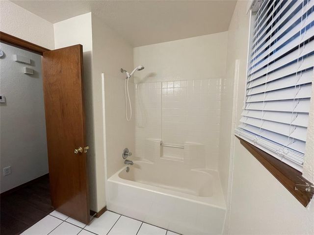 621 Gyrfalcon Drive, Norman, OK 73072