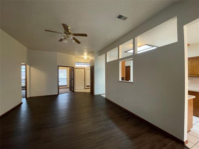 621 Gyrfalcon Drive, Norman, OK 73072