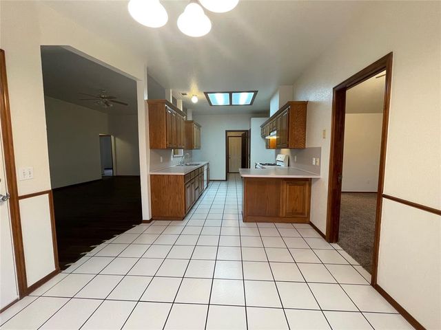 621 Gyrfalcon Drive, Norman, OK 73072