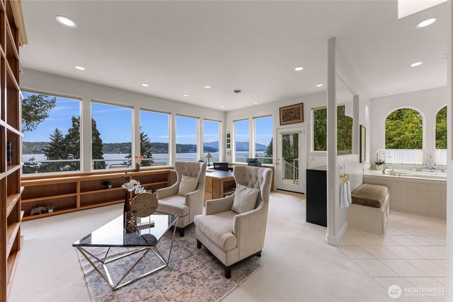 1120 W Lake Sammamish Parkway SE, Bellevue, WA 98008