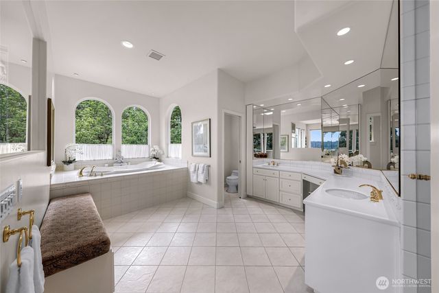 1120 W Lake Sammamish Parkway SE, Bellevue, WA 98008