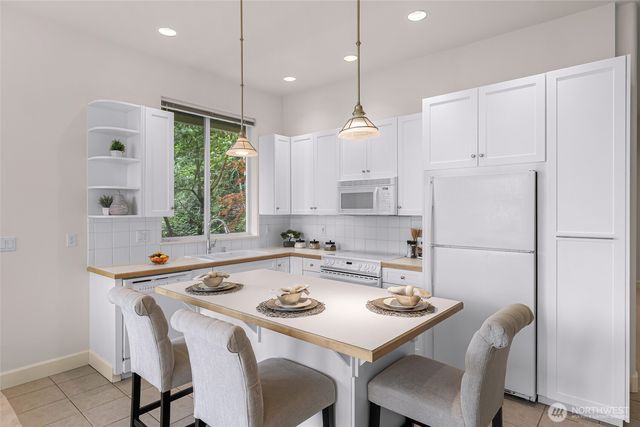 1120 W Lake Sammamish Parkway SE, Bellevue, WA 98008