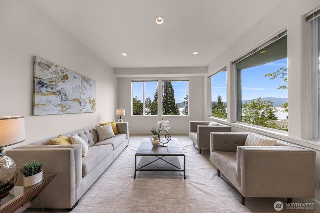 1120 W Lake Sammamish Parkway SE, Bellevue, WA 98008