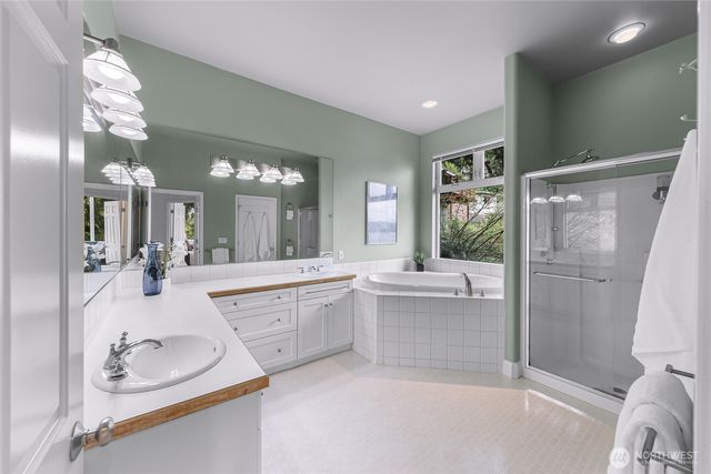 1120 W Lake Sammamish Parkway SE, Bellevue, WA 98008