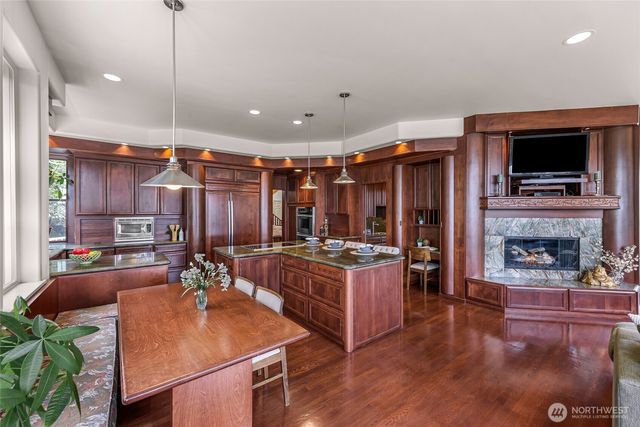 1120 W Lake Sammamish Parkway SE, Bellevue, WA 98008