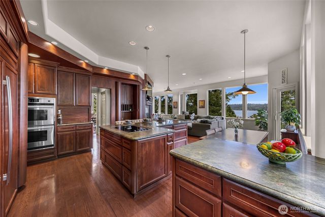 1120 W Lake Sammamish Parkway SE, Bellevue, WA 98008