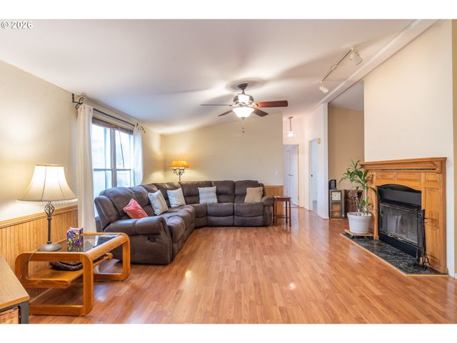 189 RAINTREE Ave, Sutherlin, OR 97479