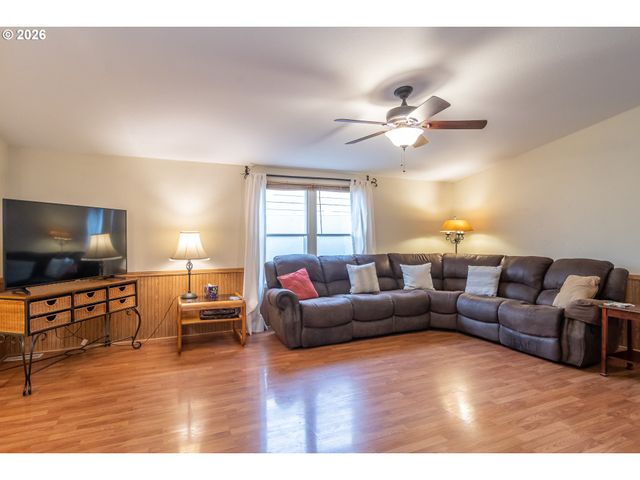 189 RAINTREE Ave, Sutherlin, OR 97479