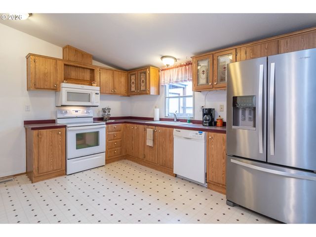 189 RAINTREE Ave, Sutherlin, OR 97479