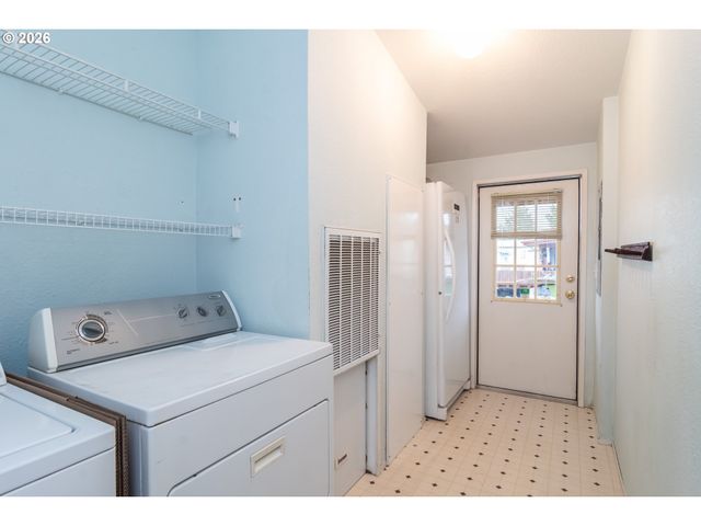 189 RAINTREE Ave, Sutherlin, OR 97479