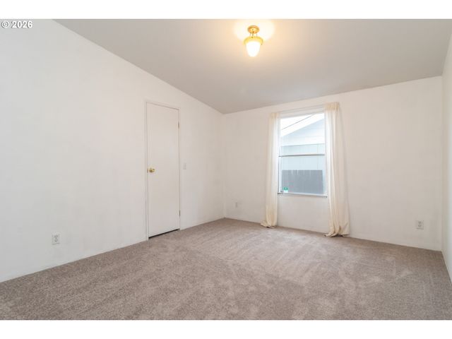 189 RAINTREE Ave, Sutherlin, OR 97479