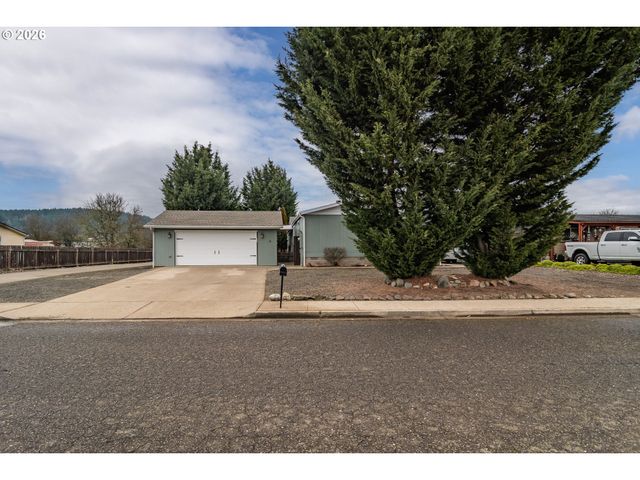189 RAINTREE Ave, Sutherlin, OR 97479