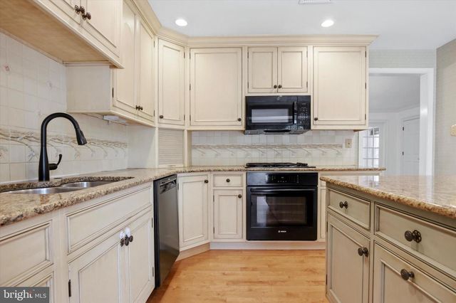 61 HARLOW CIR, Lower Gwynedd, PA 19002