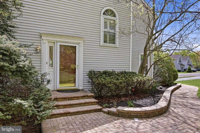 61 HARLOW CIR, Lower Gwynedd, PA 19002