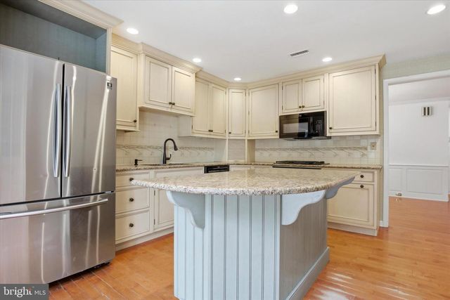 61 HARLOW CIR, Lower Gwynedd, PA 19002