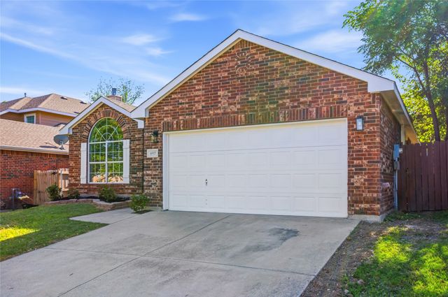 4817 Barnhill Lane, Fort Worth, TX 76135