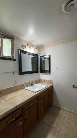 2646 S Fairway Court, Visalia, CA 93277