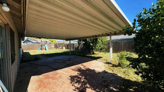 2646 S Fairway Court, Visalia, CA 93277