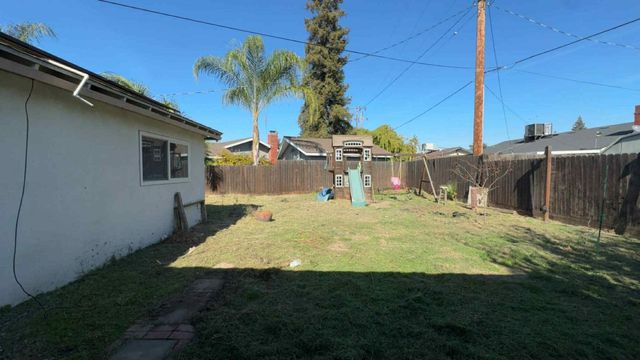 2646 S Fairway Court, Visalia, CA 93277