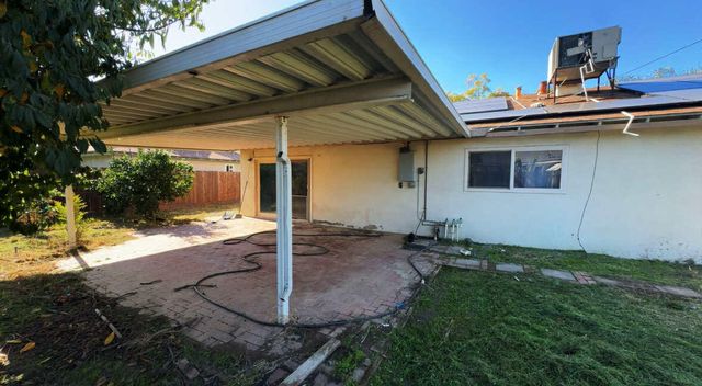 2646 S Fairway Court, Visalia, CA 93277