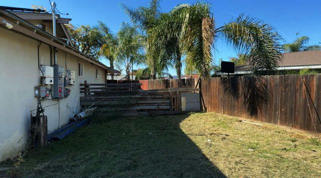 2646 S Fairway Court, Visalia, CA 93277