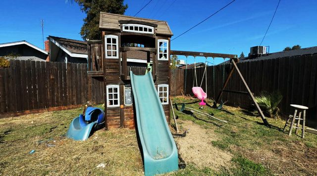 2646 S Fairway Court, Visalia, CA 93277