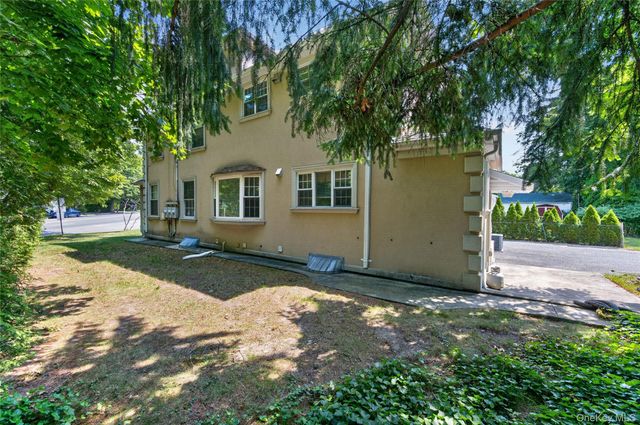 143 Searingtown Road, Albertson, NY 11507