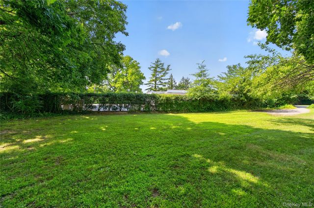 143 Searingtown Road, Albertson, NY 11507