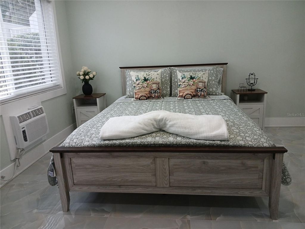 Image 15 of property listing at 4129 DOLPHIN DRIVE 1, Tampa, FL 33617