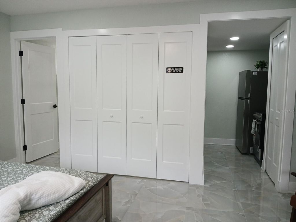 Image 17 of property listing at 4129 DOLPHIN DRIVE 1, Tampa, FL 33617